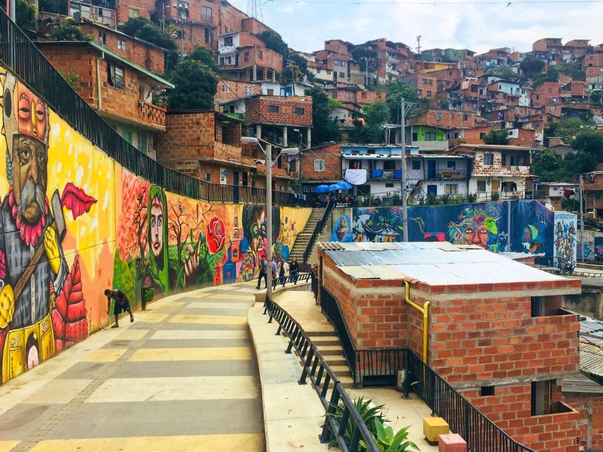 Apartamento Graffitour Comuna 13 Меделин Екстериор снимка